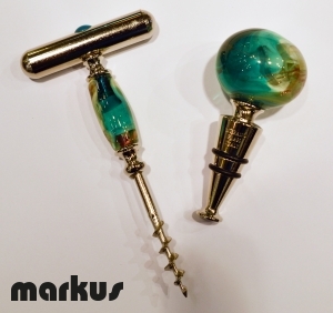 SET OF STOPPER AND CORKSCREW GREEN COLOR