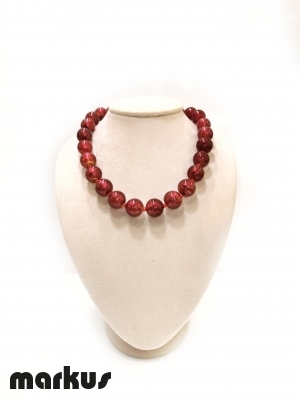 Glass necklace with round beads red color