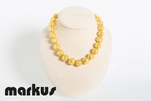 Glass necklace with round beads gold leaf